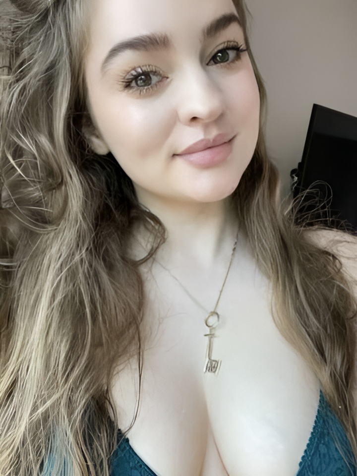 Софа привлекальеная девушка из Краснотурьинск цена от 4000 руб