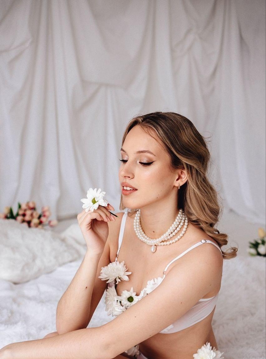 Аня привлекальеная девушка из Краснотурьинск цена от 7000 руб