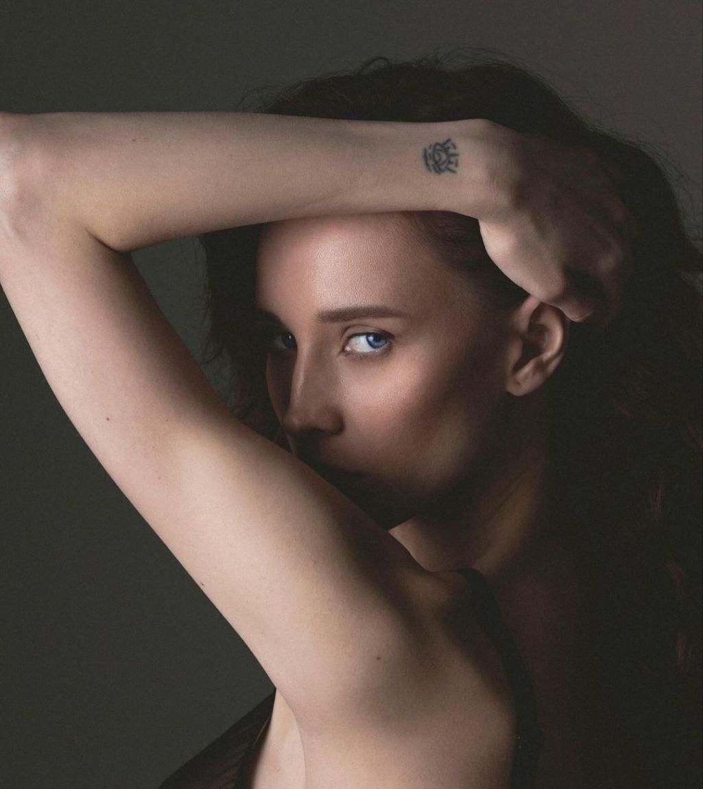 Александра привлекальеная девушка из Краснотурьинск цена от 10000 руб