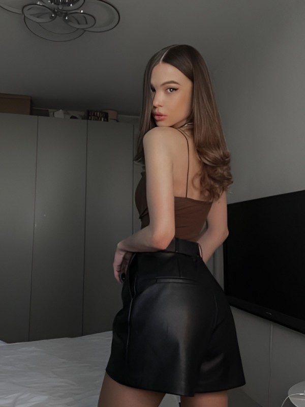 Лаура привлекательная девушка из Краснотурьинск цена от 2500 руб