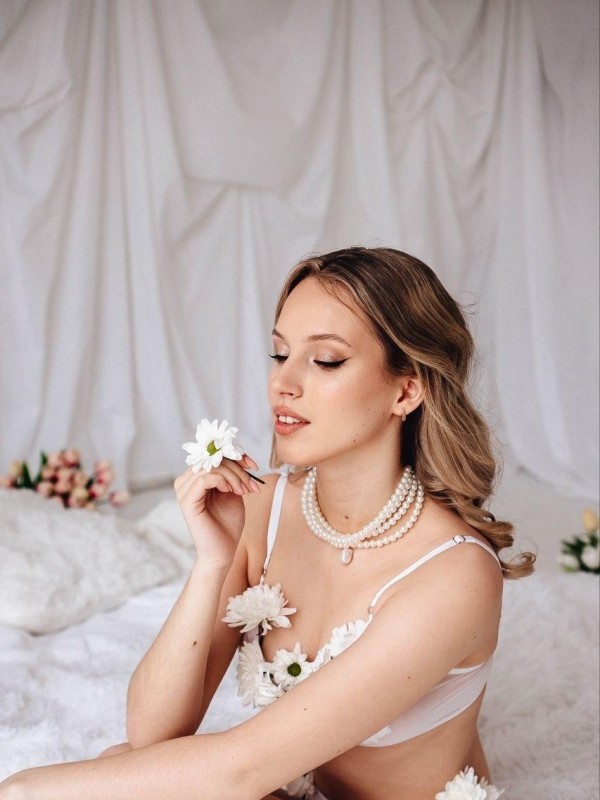 Аня привлекательная девушка из Краснотурьинск цена от 7000 руб