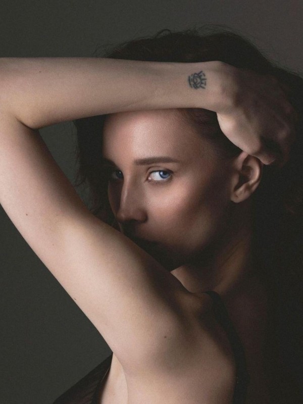 Александра привлекательная девушка из Краснотурьинск цена от 10000 руб